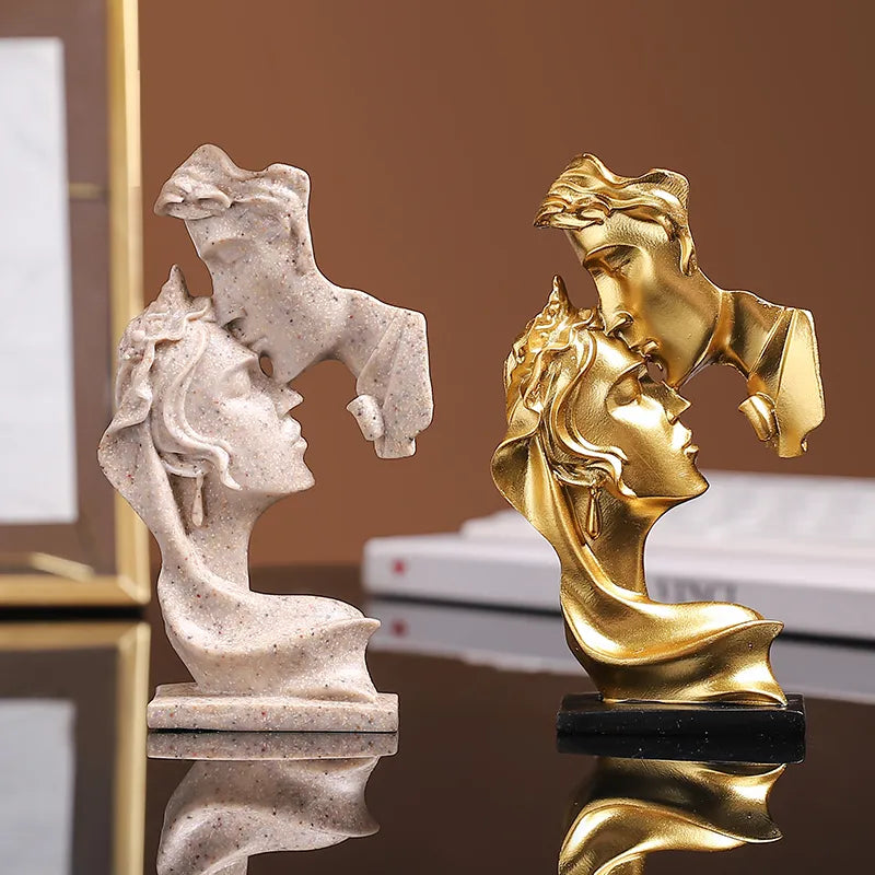 Lovers Resin Statue Sculpture - Sandstone