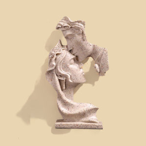 Lovers Resin Statue Sculpture - Sandstone